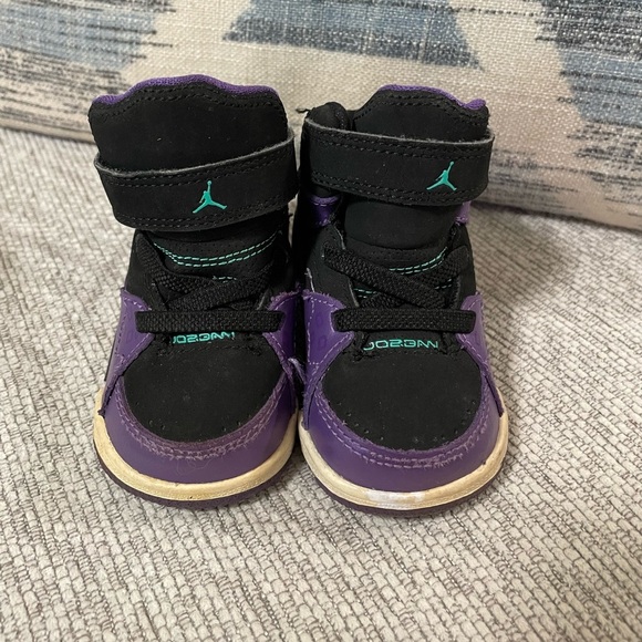 ✨Baby Nike Air Jordan Shoes Size 4c - Picture 1 of 7